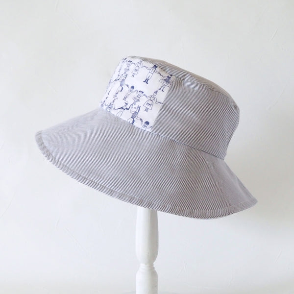 サイドセパレートキャプリーヌ ：大きめブリムで女性らしい帽子